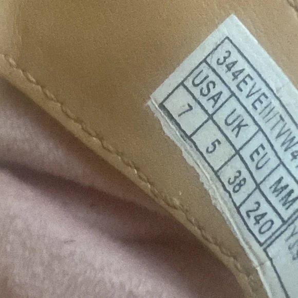 🎀 Gorgeous Vionic Tan Sandals jeweled 7 EUC Confortable. Podiatrist designed - Picture 5 of 7